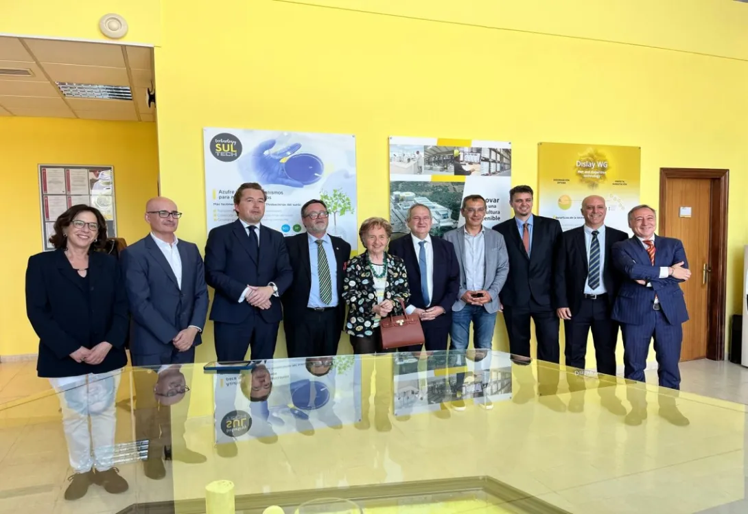El Ministro de Industria del Gobierno de España, Jordi Hereu, visita la nueva planta de AFEPASA