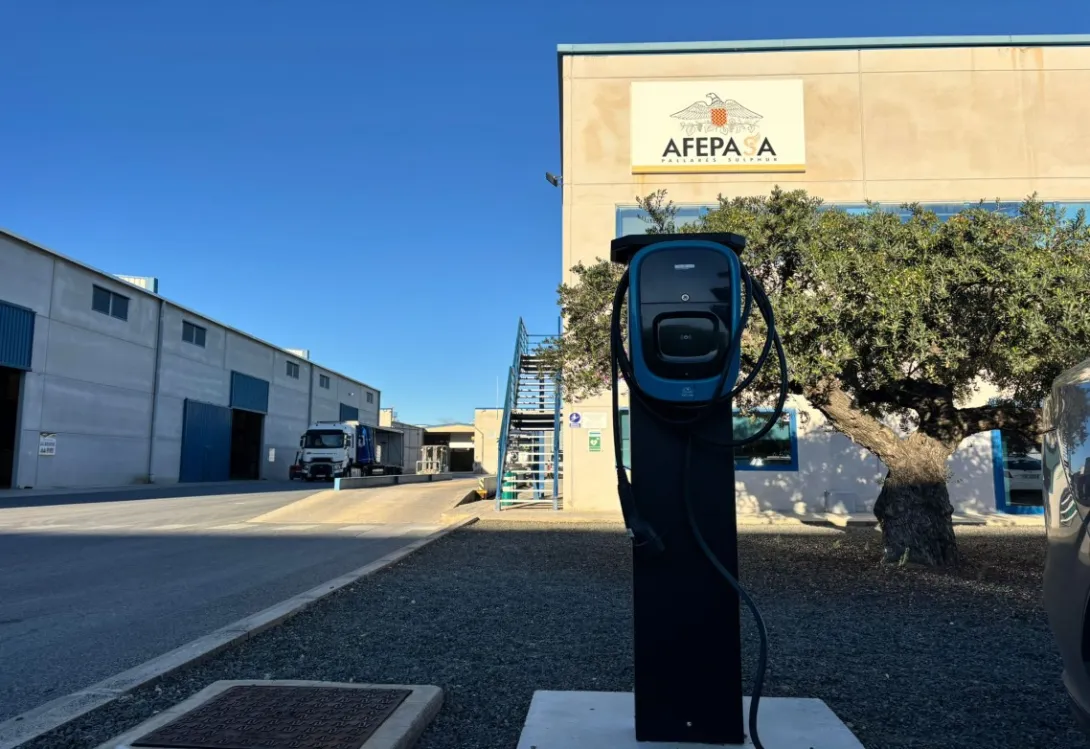 AFEPASA impulsa la movilidad eléctrica con un nuevo punto de recarga